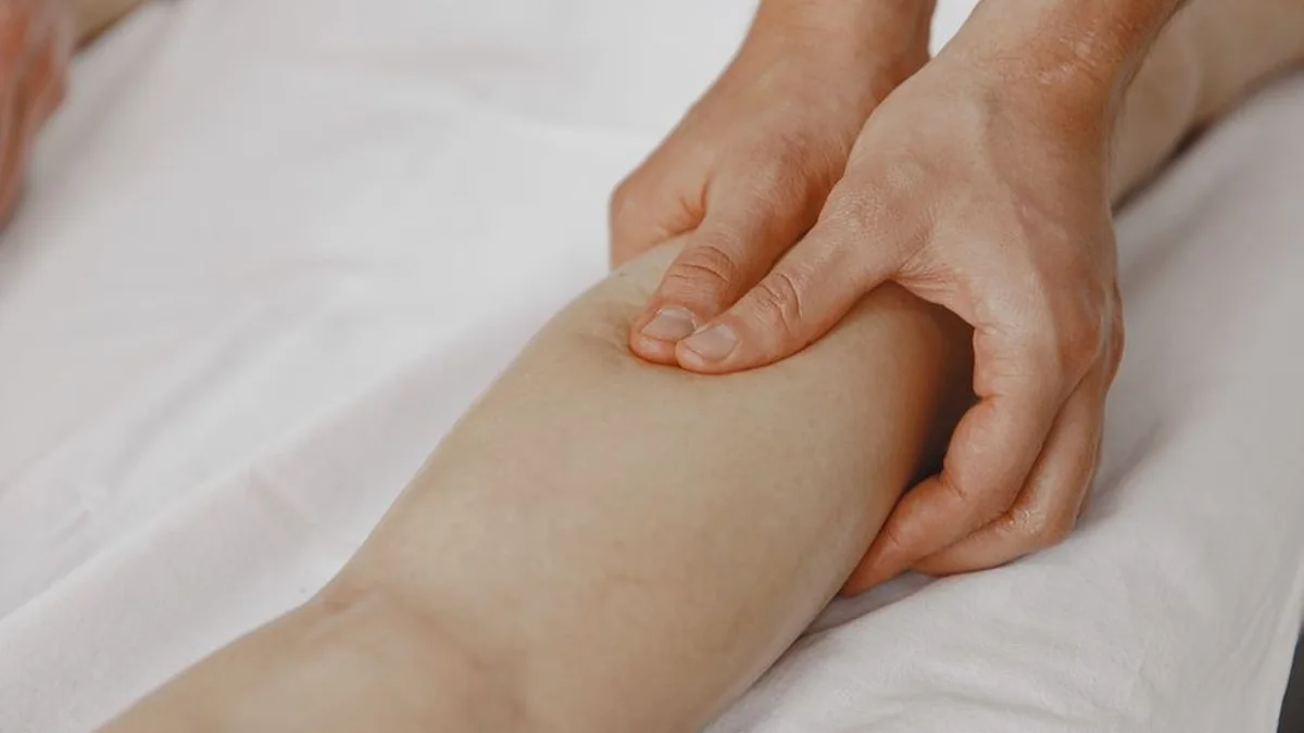 림프 마사지란 — 압이 약한 이유와 미는 방향이 정해져 있는 까닭